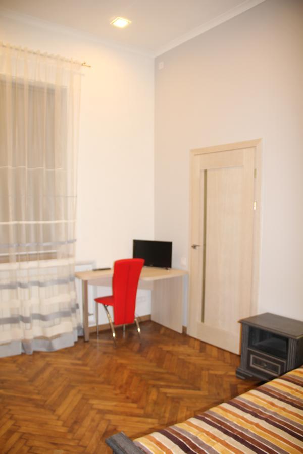 Apartment On Khorvatska Street Lviv Exterior photo